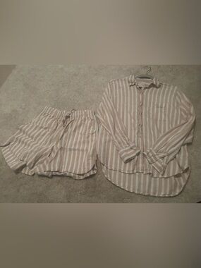 Universal Thread Beige & White Striped Lounge Set